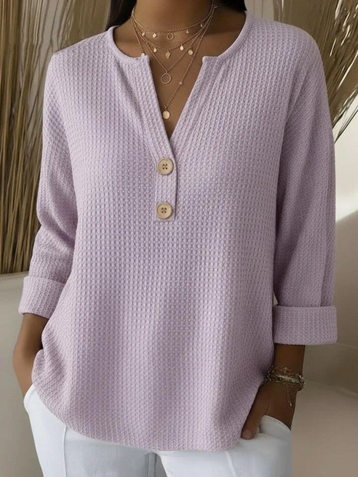 Lucia | T-shirt testurizzata con colletto Henley a bottoni