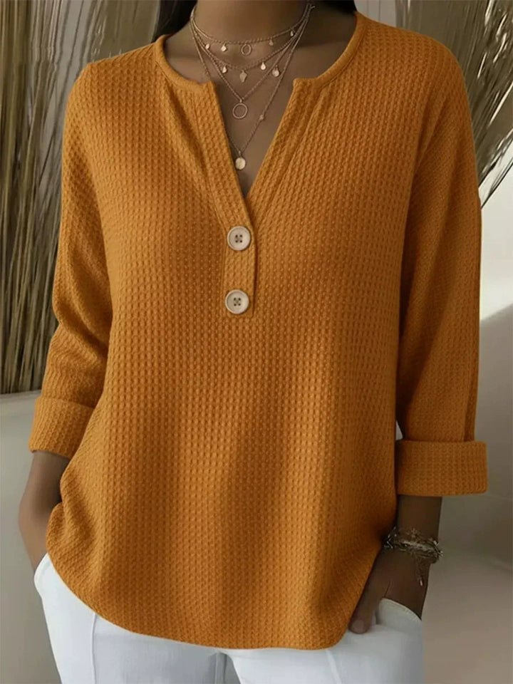 Lucia | T-shirt testurizzata con colletto Henley a bottoni