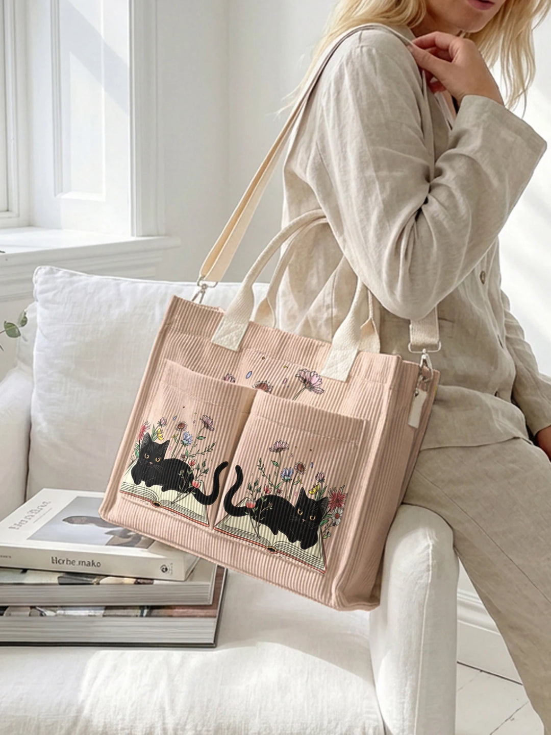 Sac à dos en velours côtelé rose avec impression de chat noir mignon et de livres, grande capacité et plusieurs poches pour les amoureux des chats, adapté pour les trajets domicile-travail.